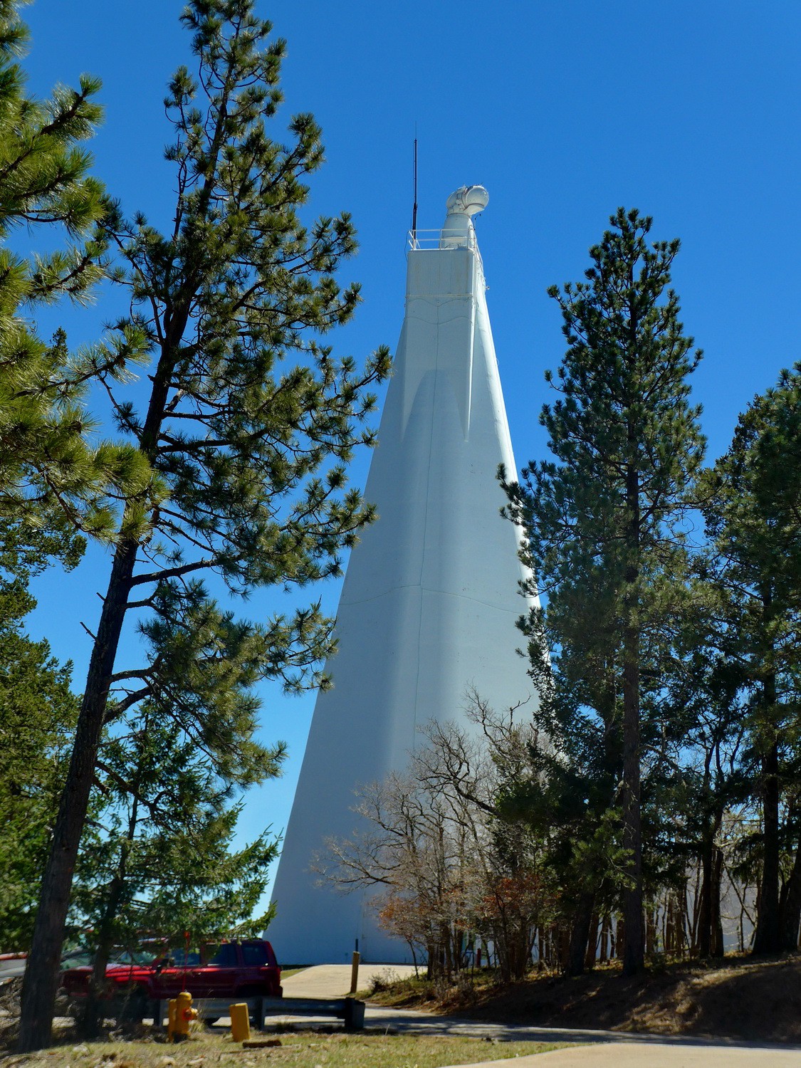 41 meters tall tower of the Dunn Solar Telescope on top of Sacramento Peak